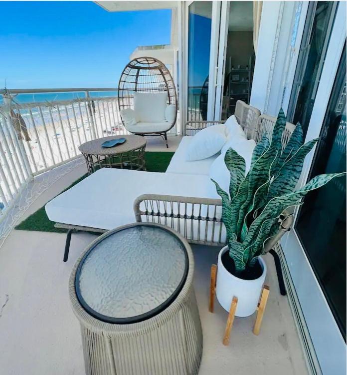 Beach Oasis 704 Lovely Daytona Ocean Front For 5 Sleeps Up To 12 Daytona Beach Extérieur photo