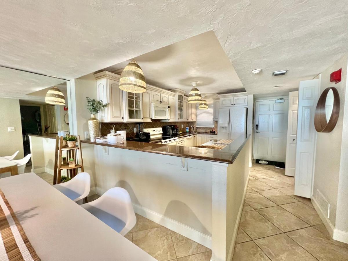 Beach Oasis 704 Lovely Daytona Ocean Front For 5 Sleeps Up To 12 Daytona Beach Extérieur photo