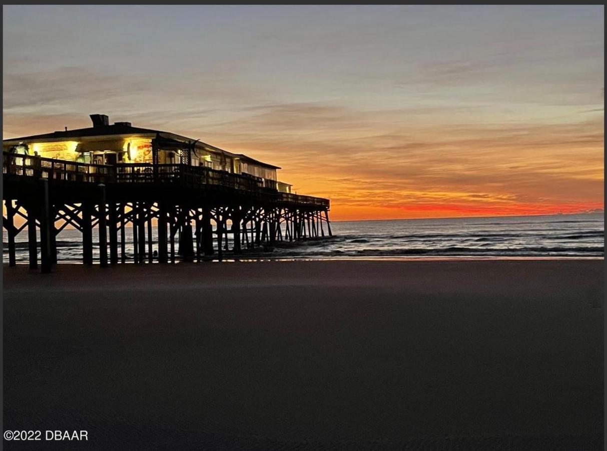 Beach Oasis 704 Lovely Daytona Ocean Front For 5 Sleeps Up To 12 Daytona Beach Extérieur photo